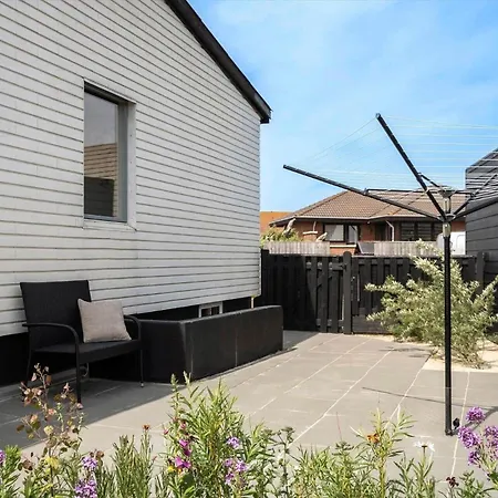 8810-hvide-sande-vesterhavsvej-1 بيت للعطل